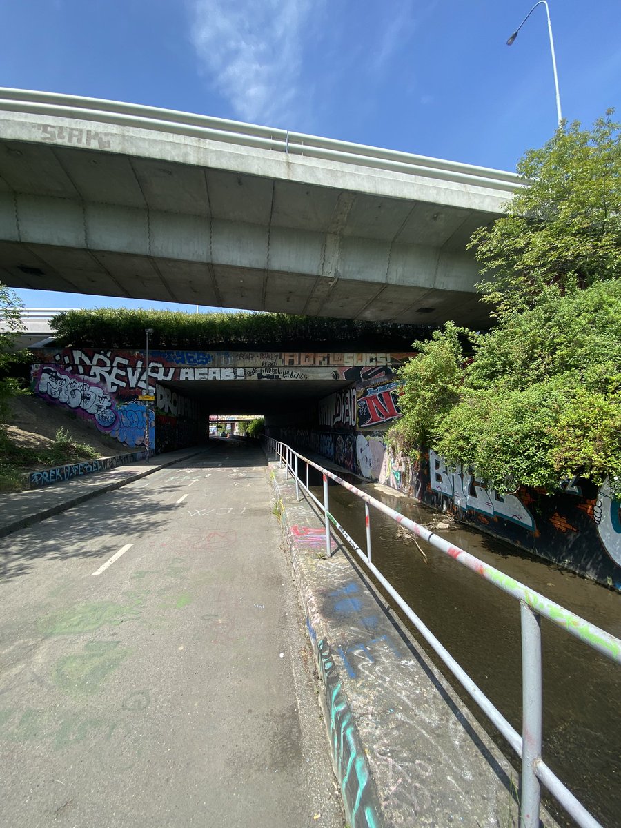 Medvidekpu's tweet photo. Vyrazil jsem #nakole do #solopisky na #grilovani. Zatím jen 31 km :) Sileny kopec z #radotin nahoru. https://t.co/bmHPEF8cLK
