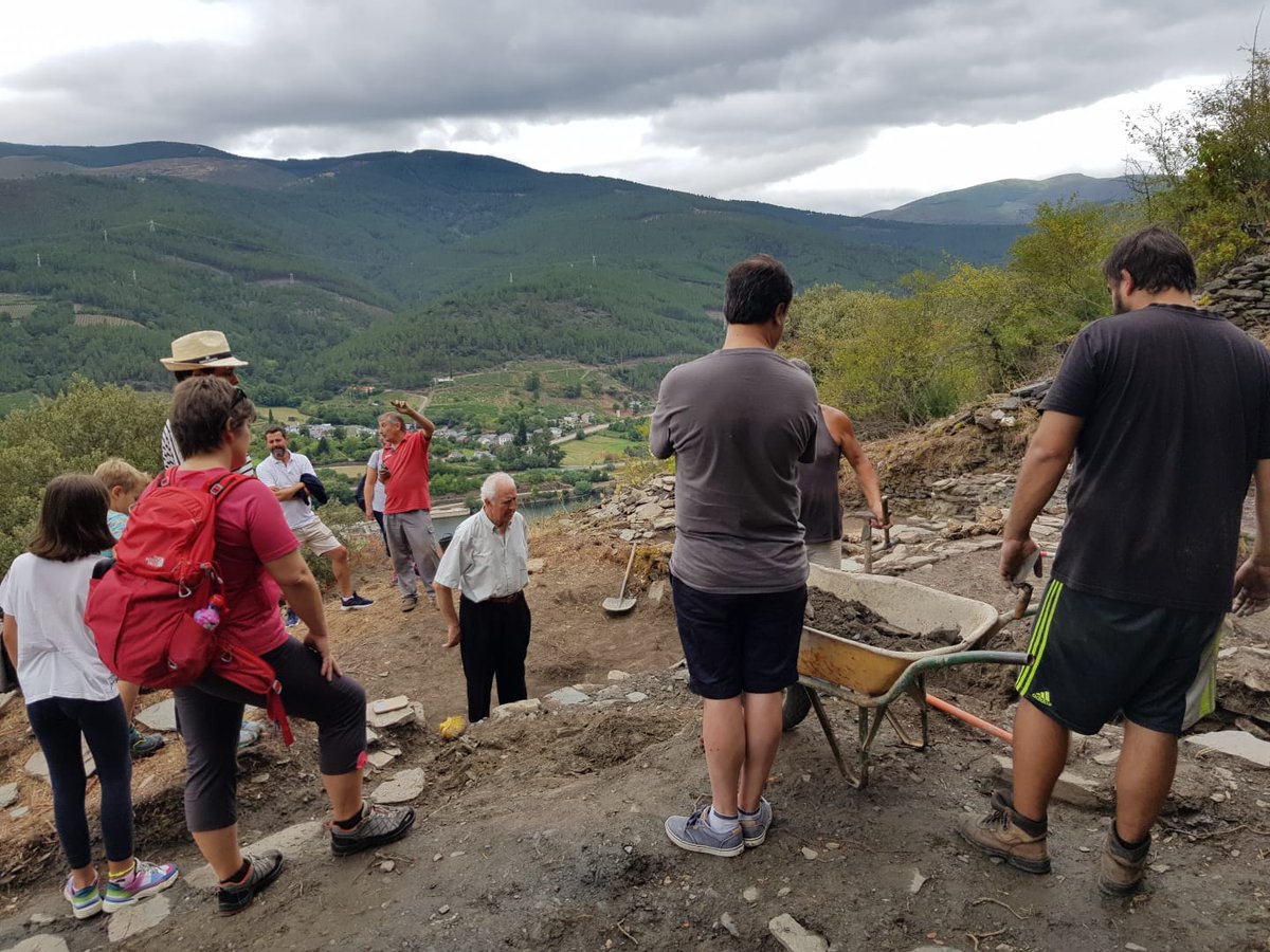 VValdeorras's tweet photo. O documental estreouse no 2019 e conseguiu reactivar a excavación do castro de Valencia do Sil, en Vilamartín de Valdeorras. 

E iso é exactamente o valor de contar historias e facelo así de ben, que transforman a realidade ✊ https://t.co/HMER7LHGQa
