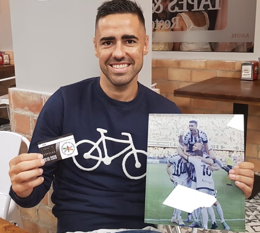 FEDPECAS's tweet photo. Hoy queremos mandar un fuerte abrazo a DON PACO. Gracias por todo @regalon5 no todo el mundo decide lo que tu en su momento.
La gloria será tuya, gracias por tu sentimiento hacia estos colores y orgullosos que seas socio de fedpecas.
PAM PAM ORELLUT https://t.co/4PSGPKc0qk