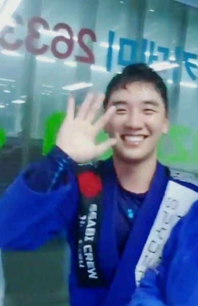 an90204097's tweet photo. #GoodLuckToSeungri
😊😊😊👋👋👋 https://t.co/PjZocuefJl