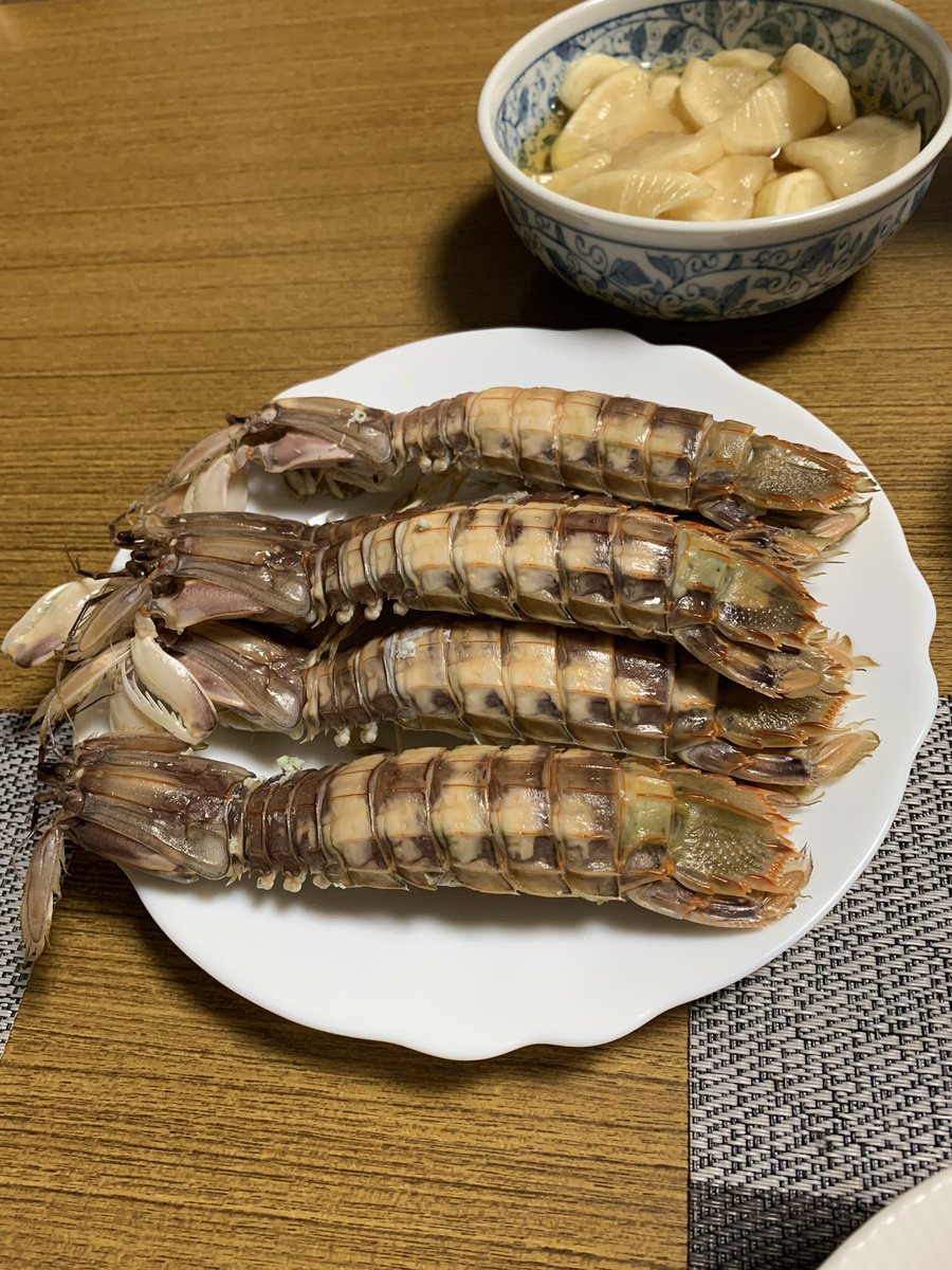 まえじぃー 夏は家庭菜園命 おふくろの美容室の帰りに普段行かないスーパーへ寄ったら蝦蛄 シャコ があったんよ 江戸前の 寿司ネタにも使われるんだけど 北海道 東北ではガサエビとも呼ばれ 茹でたのをそのまま食べるんよ 死んだ親父が好きだった