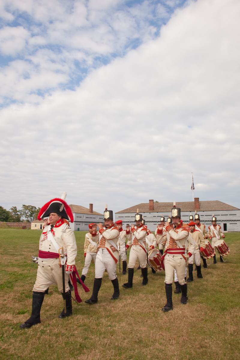 ParksCanada's tweet photo. Keep active, #BackyardXplorers! March like soldiers around the yard. If you have siblings, line up behind one another (and if not, get your parents involved)! Start with your left foot, then your right. Say "left" when your left foot moves. Keep your knees up! #ParksHomeAdventure https://t.co/UOaG9ghgCx