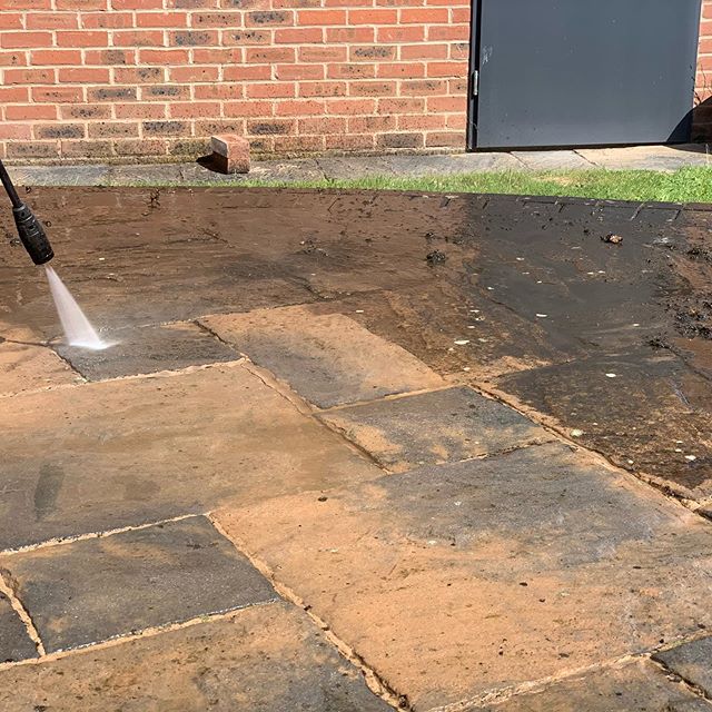 Dranny's tweet photo. Who knew the patio was that colour 😯
#jetwash

📸 https://t.co/4AoSGS5HRa via https://t.co/qcVvJktNe1 https://t.co/gWEJCJSR36