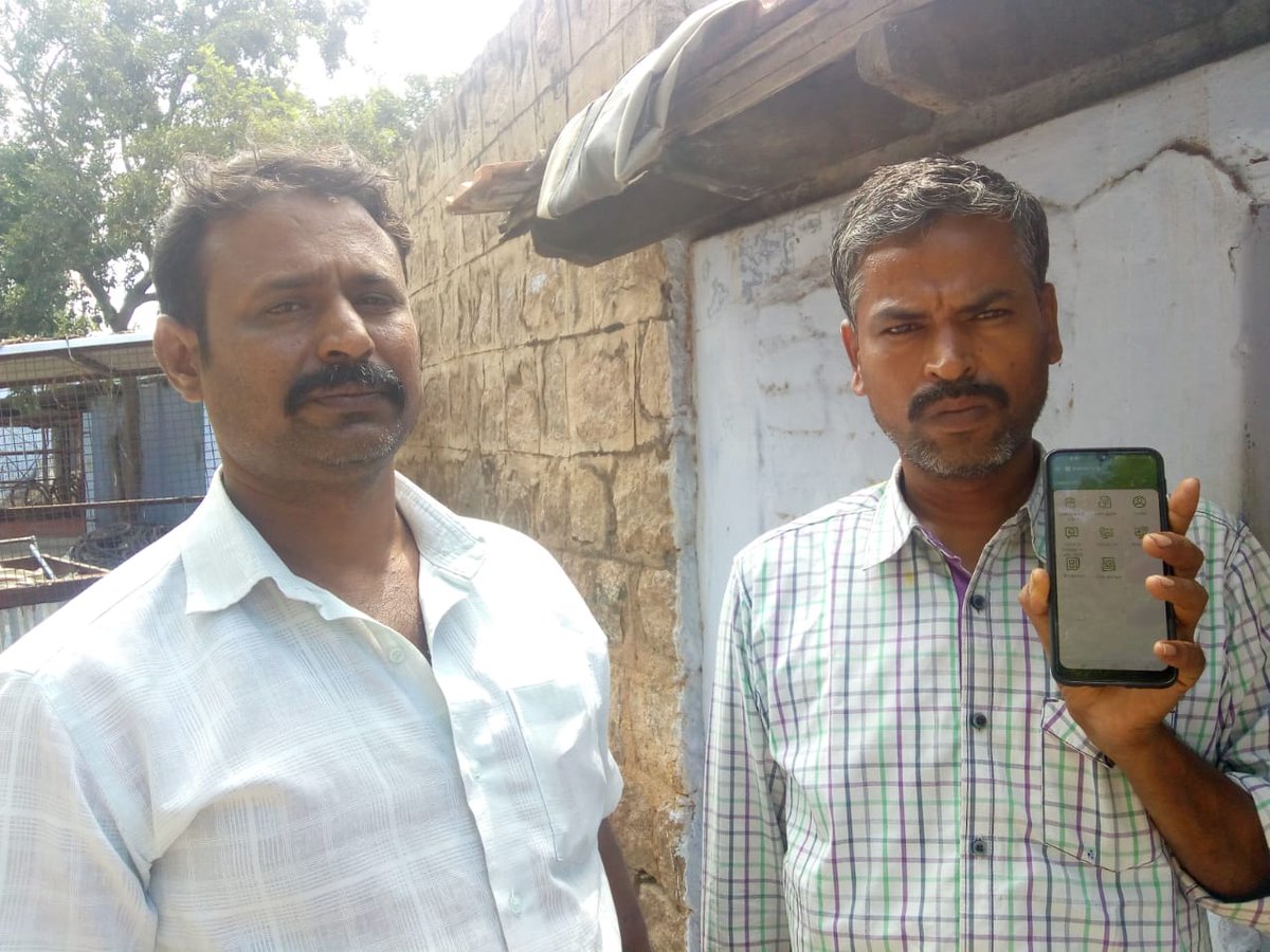 tncsctenkasi's tweet photo. CSC VLEs continue farmers oriented e-services. Various Agricultural oriented E services are available at CSC. Today our Members Register PMKSNY and Installed Kisan Rath App in Farmer Mobile. #CSCSupportFarmers

@CscTirunelveli 
@csc_south 
@CSCegov_ 
@dintya15 
@AgriGoI https://t.co/XhmvHguNBR