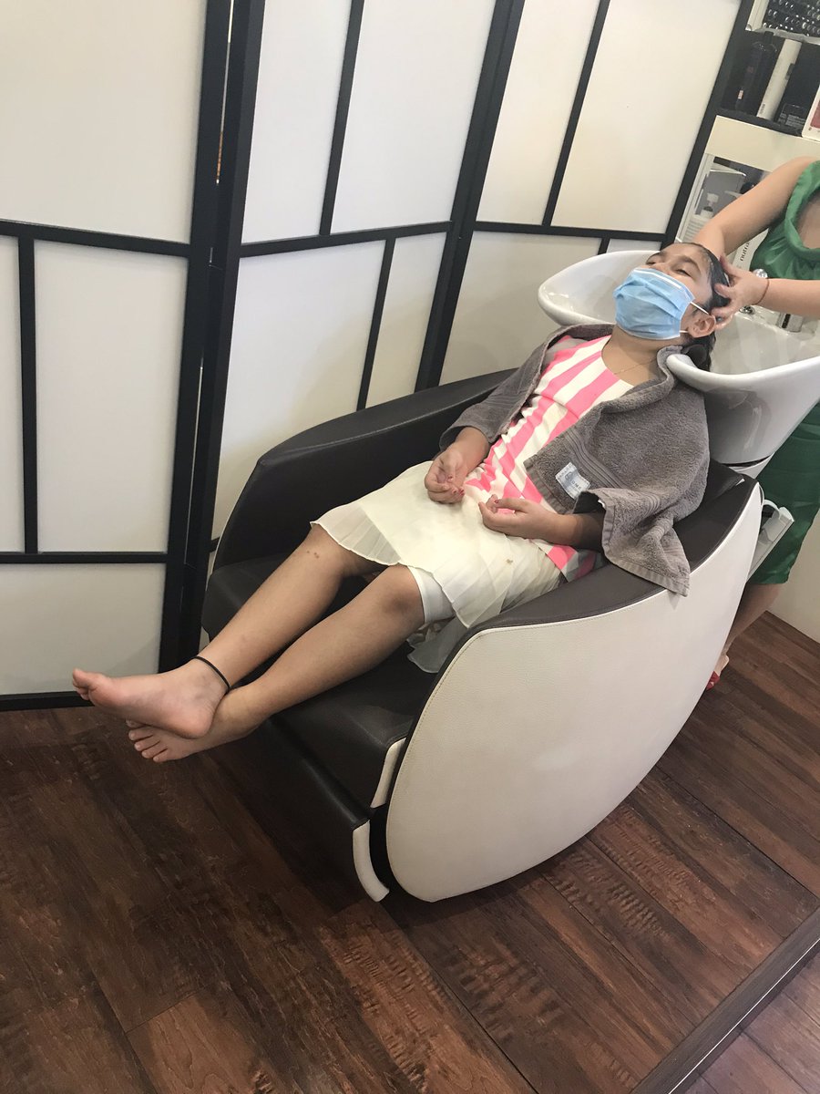 PratyushaJain1's tweet photo. #pamperingsession #lovemyhairs #relaxingtime https://t.co/6ujmFCaBlq