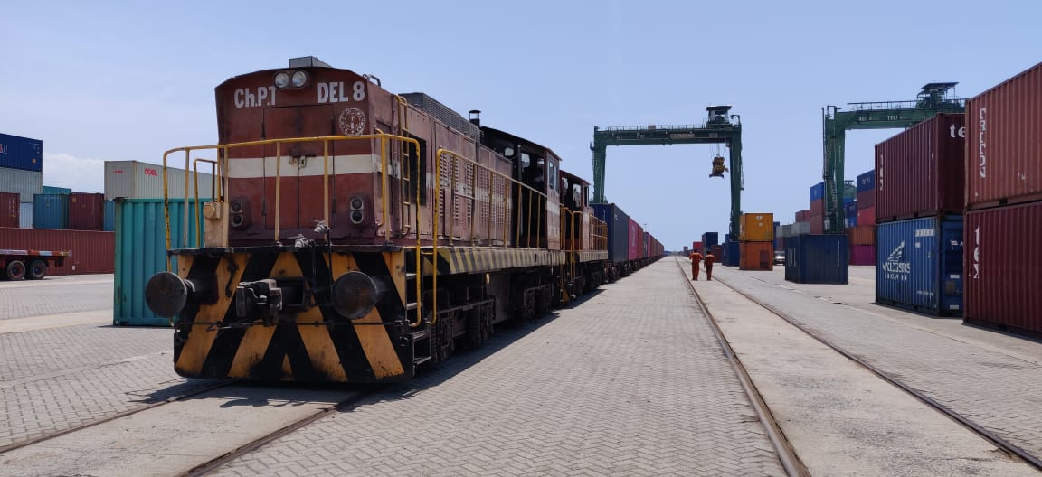 Mike_Formoso's tweet photo. Record rail utilizations at @Psacitpl @bkct_psa @psamumbai in April ! And yesterday, @concor_india restarted the Hyderabad-PSA Chennai link for @oceannetworkexp @aplshipping and railed 90 ONE MTs from PSA Mumbai to Hyderabad. Thanks @railminindia, CONCOR  #indiaismoving https://t.co/1bfUoMY728