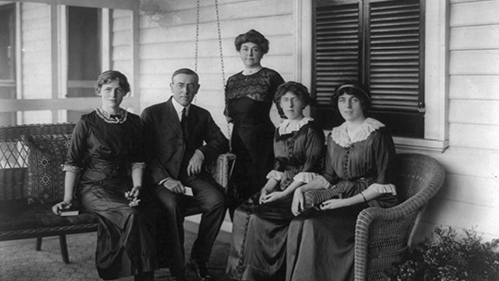 librarycongress's tweet photo. Today in History: Pres. Woodrow Wilson signs proclamation establishing #MothersDay, 1914 #ww1 #otd #tih https://t.co/wNhFZreM70 https://t.co/uFEuiuAp9f