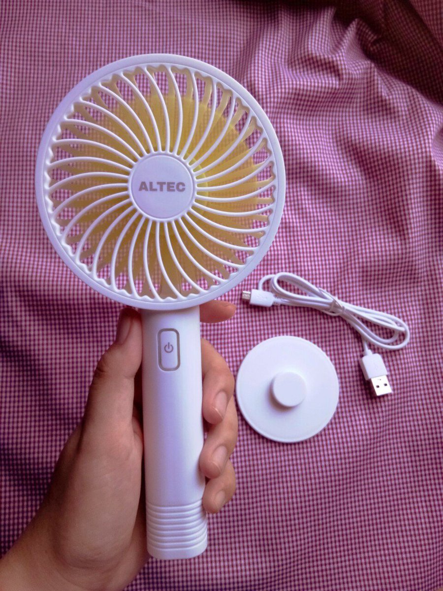 mheesea97x's tweet photo. ซัมเมอร์นี้มีตัวช่วยแล้ววว พัดลม #ALTEC พกพาง่ายลมเย็นสบายปรับได้ถึง 3 ระดับเลยนะเปิดทีนี่ผมม้าปลิวเลยยจะถือใช้งานคลูๆก็ได้จะตั้งใช้งานก็ดีย์แบบนี้ไม่มีไม่ได้แล้วว #ของมันต้องมี #Topvalue #ALTECxTopvalue https://t.co/CQV2VCvDxs
