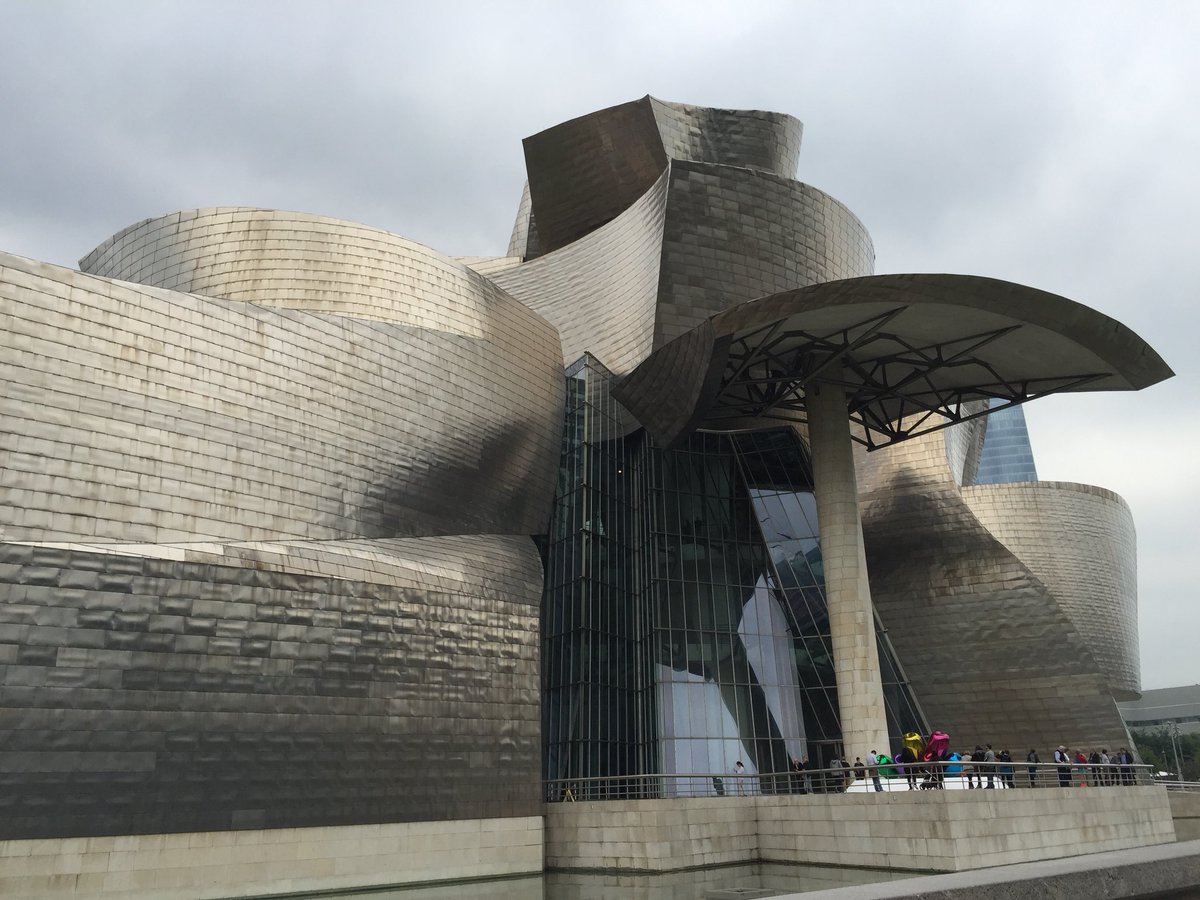 NipperLife's tweet photo. #SaturdayThoughts #OTD in 2018 we were in #Bilbao in #Spain &amp; visited the #guggenheim museum #cruises #nipperlife https://t.co/759A8linir