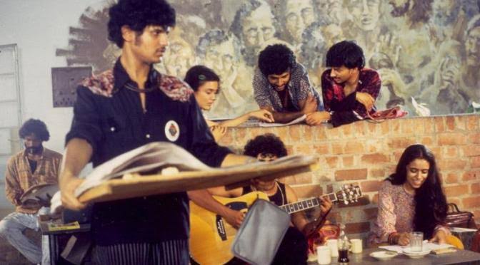  #InWhichAnnieGivesItThoseOnes (1989) by  #PradipKrishen and  #ArundhatiRoy. Feat. Arjun Raina, Arundhati Roy, Rituraj Singh, Roshan Seth, Divya Seth, Himani Shivpuri, Raghubir Yadav and  @iamsrk with  @BajpayeeManoj in a blink and miss appearance.Link 