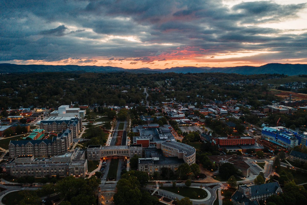 cttieu's tweet photo. Sunrise in Blacksburg🌅 https://t.co/jOYsZtG0Qi