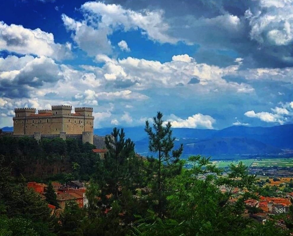 Fare il paesologo significa avere un rapporto di fedeltà con il proprio paese. #Celano Foto di Ilenia Centorame <a href="/YourAbruzzo/">Visit Abruzzo</a> <a href="/Italia/">Italia.it</a> <a href="/Italia_jpn/">Italia.it JP (イタリア JP)</a> <a href="/RaiCultura/">raicultura</a> <a href="/Fondoambiente/">FAI</a> <a href="/paesaggiabruzzo/">Paesaggi d'Abruzzo</a> <a href="/BorghiPiuBelli/">Borghi+belli Italia</a> <a href="/ENIT_italia/">ENIT S.p.A. 🇮🇹</a> <a href="/paesionline/">PaesiOnLine</a> @I__Love__Italy <a href="/Italia_fra/">Italia.it FR</a> <a href="/Italia_aut/">Italien AUT</a> #9maggio