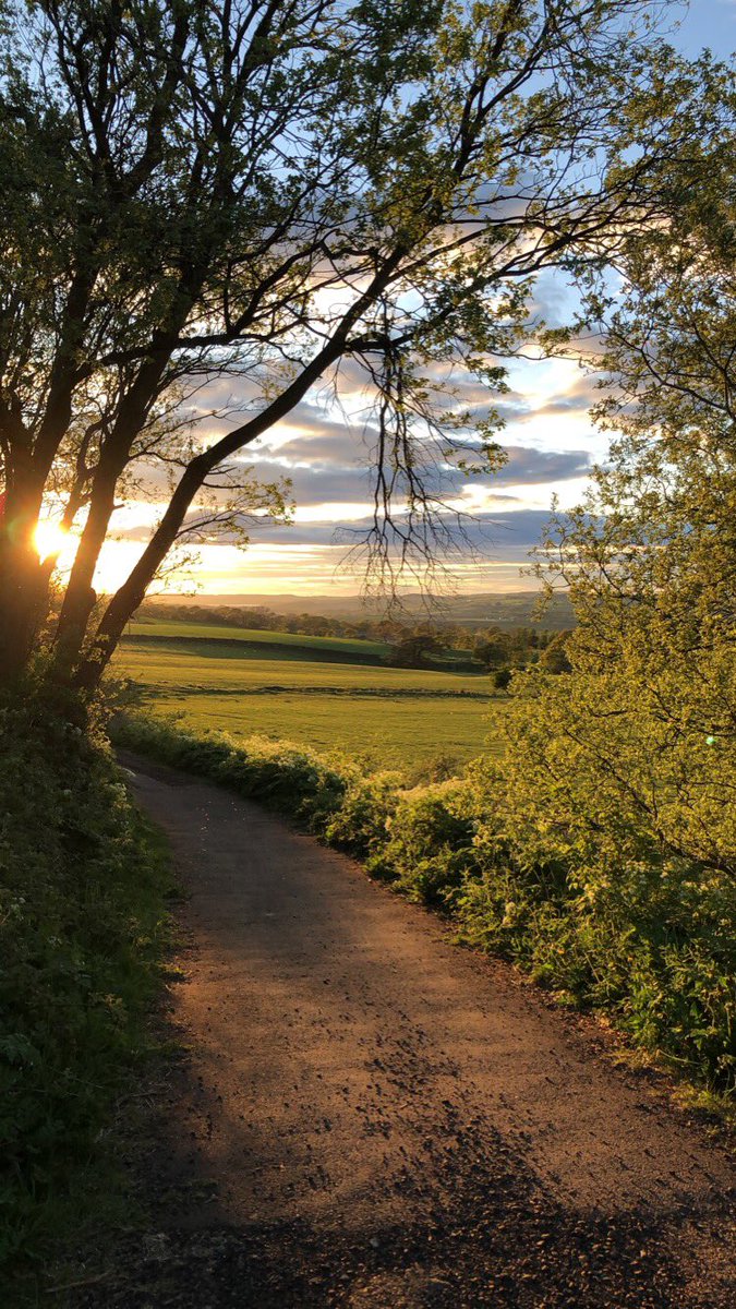 castlesidedh8's tweet photo. Beauty on our doorstep #Castleside #consett #codurham #lovedurham #sunsetinlockdown https://t.co/E8inkvUXNL