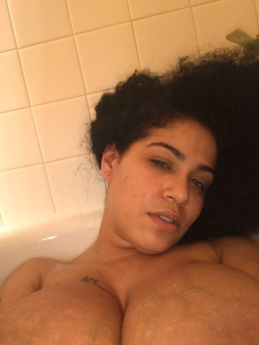 Come here https://t.co/AUjp0X5xlR<a href="/tag/tittytuesday"class="tags"><span>#tittytuesday</span></a><a href="/tag/retweeet"class="tags"><span>#retweeet</span></a>