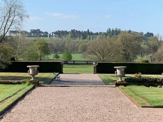 BorrowmyGarden's tweet photo. #NewListingAlert
#OutsideEventSpace
#Staffordshire
Are you looking to host a very large event?
This listing is a great place to start. Vast grounds & extensive mega event experience on hand.
#Parkland #Lakes #Follies
https://t.co/44fpwKicai https://t.co/kwGhAZSfsE