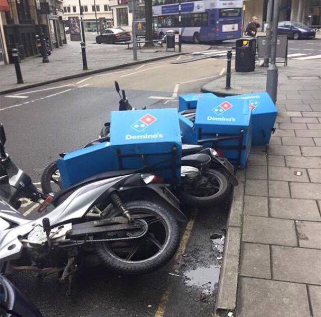 Funny_Signs_'s tweet photo. Could you get a more perfect picture https://t.co/QyS3ucc0MO