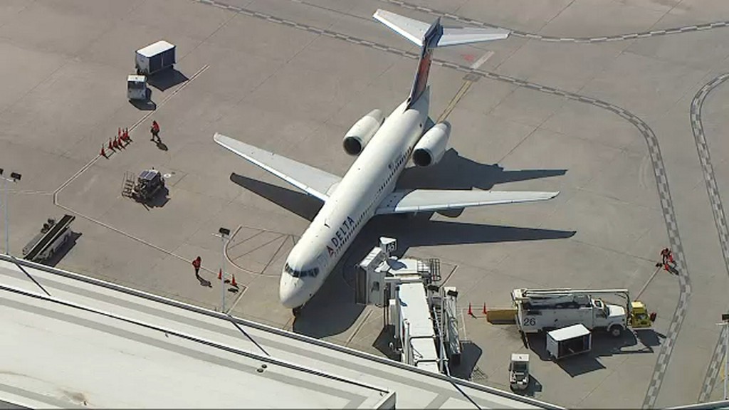 ABC7Chicago's tweet image. Delta suspends service at Midway, 9 other locations through September to minimize COVID-19 risk abc7chicago.com/6166178/?ex_ci…