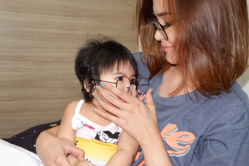 _crndnnl's tweet photo. "you must find a way to see yourself, your worth and know that you are an important part of the world" —

happy mother's day to all the mommas  who are trying their best everyday 👩‍👧💘 https://t.co/eZAZ8JAmmK