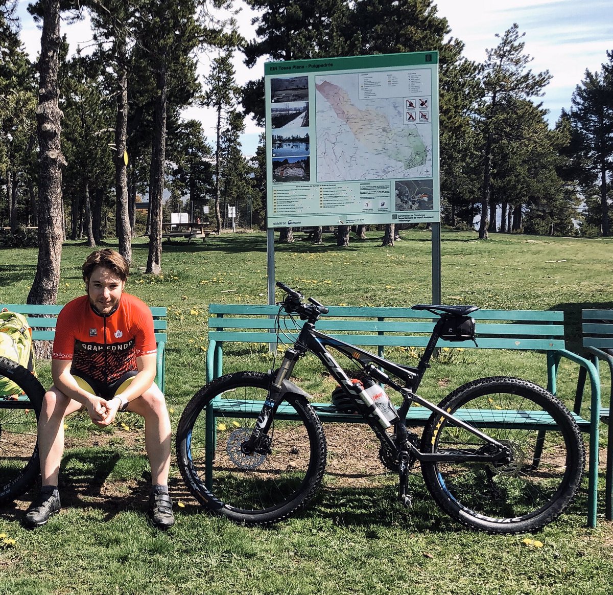 PereAdvSports's tweet photo. Pasión por las dos ruedas y la montaña! Ganas de seguir haciendo km y explorar nuevos lugares. Por ahora nos quedamos en casa y salimos una vez al día para practicar deporte.
#adv_sports #cerdanya #scottsports #spark #yomequedoencasa #totanirabe #paraísociclista #cycling https://t.co/JQywkz73GJ