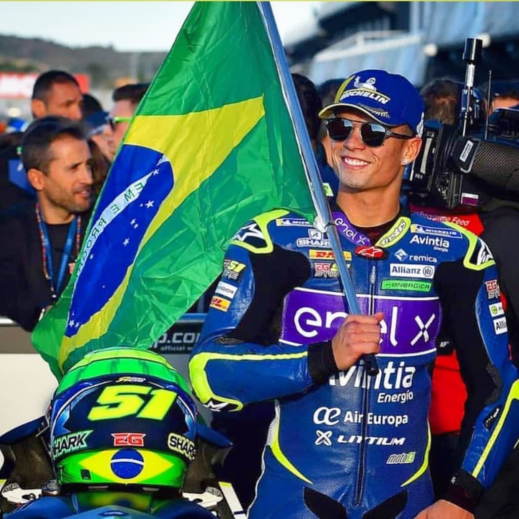 ericgranado's tweet photo. Believe in your dreams!! |
Acredite nos seus sonhos 🤩🇧🇷
.
#ericgranado #eg51 #motogp #motoe #avintiaenergia #aireuropa #energica #myegocorsa #alpinestars #sharkhelmets #oakley #frotaassessoriaempresarial #institutomarazul #zeroracingdesign #orbeabicycles #eg51store https://t.co/hn7D13f0bX