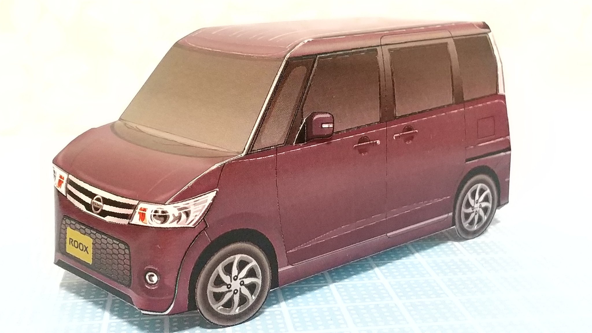 よし ペーパークラフト 日産 ルークス 以前日産自動車のホームページで公開されていたペーパークラフトです スズキのパレットのoemで発売されたクルマでした テレビコマーシャルも楽しい映像でした ペーパークラフトではハイウェイスターがモデル