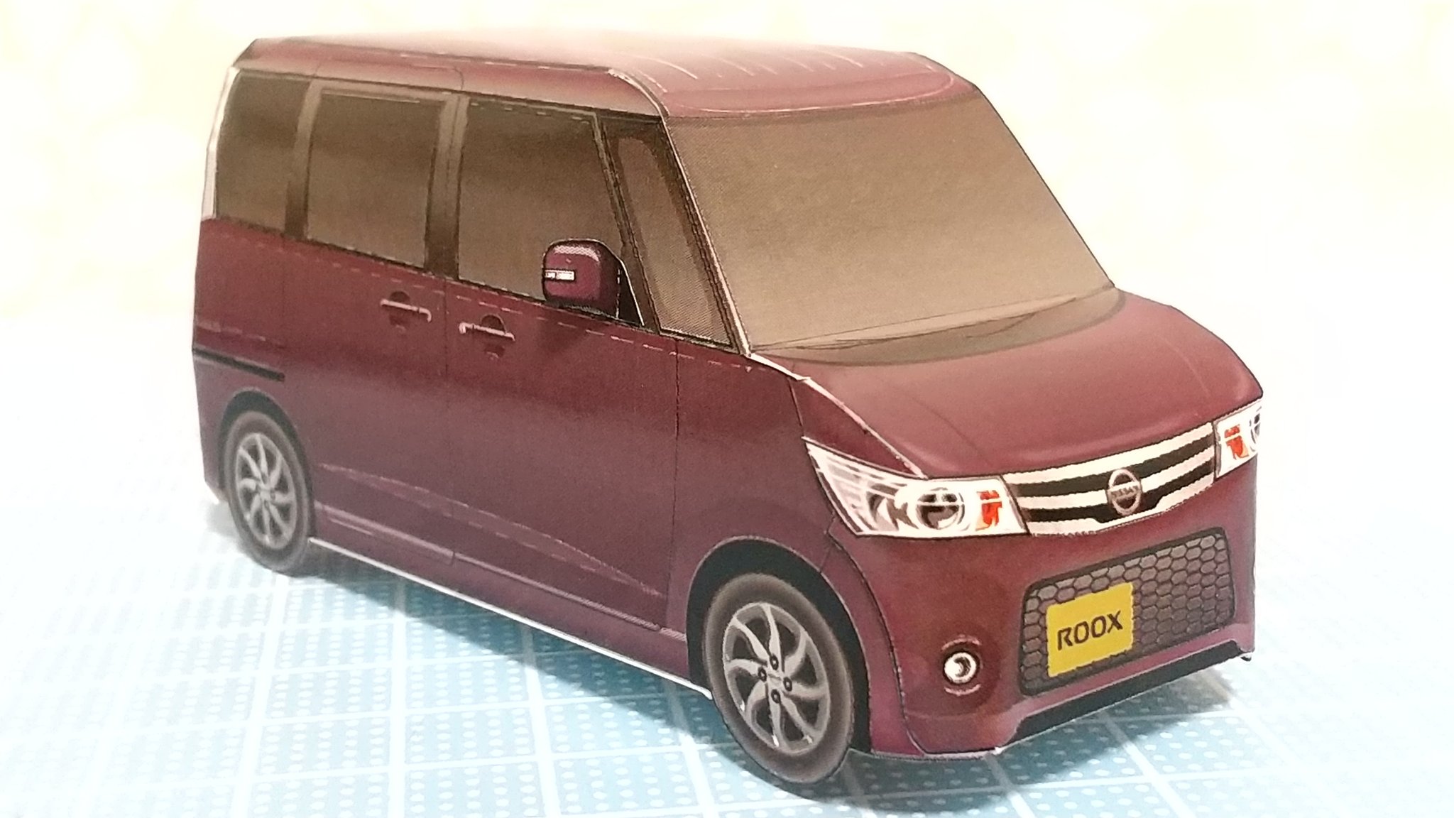 よし ペーパークラフト 日産 ルークス 以前日産自動車のホームページで公開されていたペーパークラフトです スズキのパレットのoemで発売されたクルマでした テレビコマーシャルも楽しい映像でした ペーパークラフトではハイウェイスターがモデル