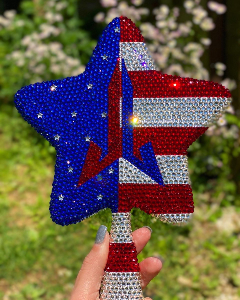 LaTrishaBlings's tweet photo. Design inspired by Betsy Ross. Tag @JeffreeStar so he sees it 🇺🇸 #JeffreeStarApproved #jeffreestar https://t.co/F8hzqIpmgV