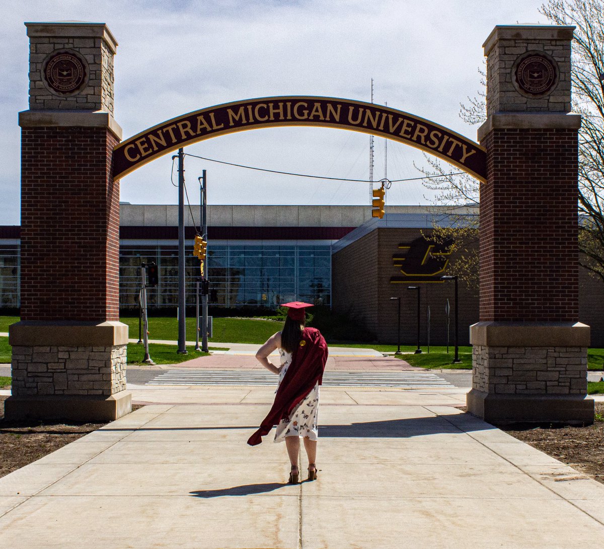 ashley_c_straub's tweet photo. Today I’m a graduate of @CMUniversity and I couldn’t be prouder ❤️💛 

Thank you to everyone who pushed me to become the person I am today

Thank you to all my professors who supported me when I felt like I was falling. 

Thank you to CMU for being my home away from home. https://t.co/QdSvbjgF0z
