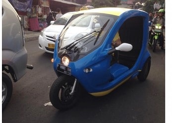 talk2EVzone's tweet photo. What is the special about this 3-wheeled Electric Pod( #EV) could you tell?
For reference, this is #Zbee by Swedish manufacturer - #CleanMotion .
#IsupportEV
======================
For featuring your EV at our page and handles, click - https://t.co/dq3I7fTMty https://t.co/fL9R2kZrqY