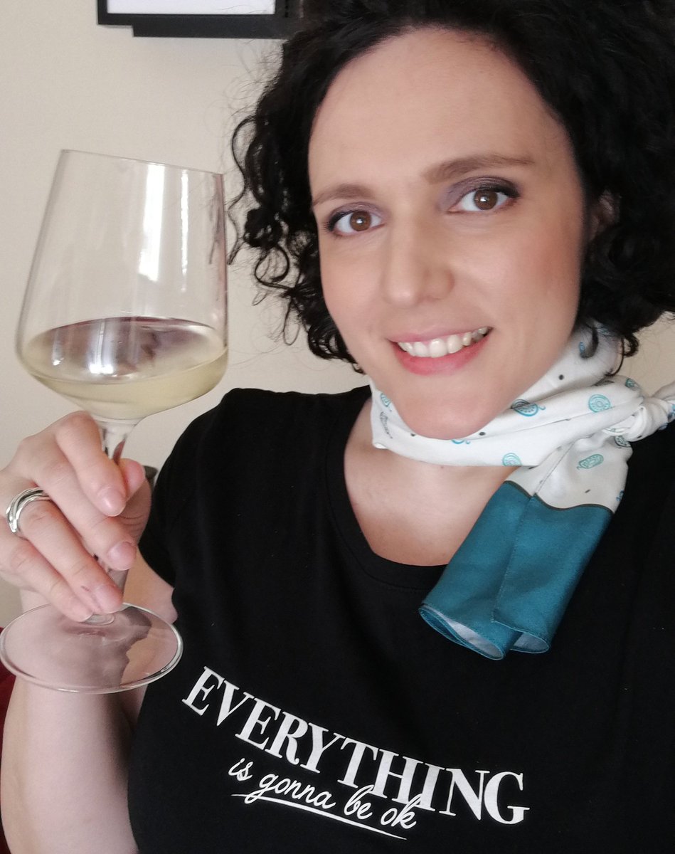 lucia_telesca's tweet photo. Ecco il mio brindisi per la Giornata Nazionale della Cultura del Vino e dell'Olio #gncvo2020 @AISOfficial_ITA @aisbasilicata
#risolleviamoicalici #ladistanzanoncidivide https://t.co/hOhXUkcTWf