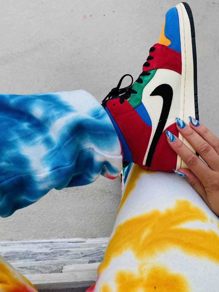 OnTheWayFits's tweet photo. @RAVIEB in Air Jordan 1 Mid 
‘Blue The Great - Fearless’/Joe Freshgoods ‘Don’t be mad’ sweatpants. On the way to BAPE #chicksinkicks #fitoftheday #hypebeast #sneakerhead #bluethegreat #joefreshgoods #onthewayfits #jordan https://t.co/kzmGlBZqO6