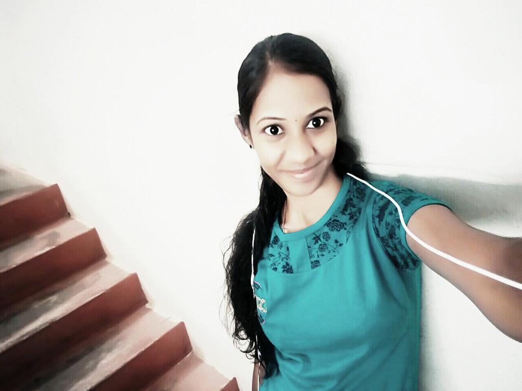 RevathiItem's tweet photo. With and without....  Nxt lodge la room pottu ool potta video poduren https://t.co/InOT9PbqQw