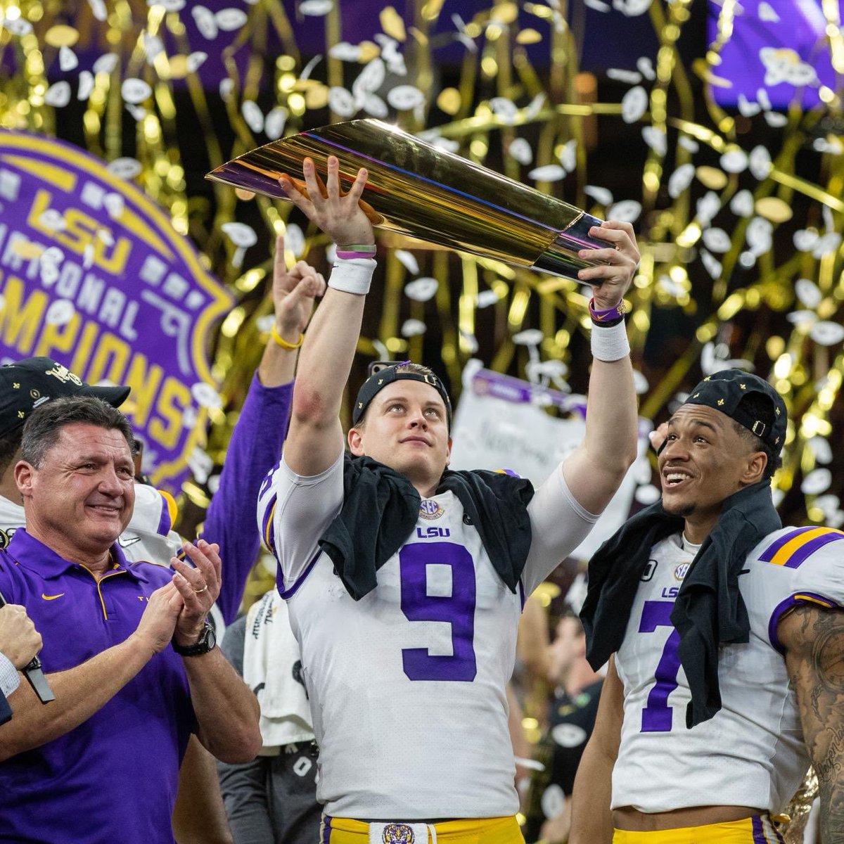 SteveAngeli_125's tweet photo. After a great conversation with @russcallaway, I am beyond blessed to have received an offer from LSU 🐯 🟡🟣! #GeauxTigers @Coach_EdOrgeron @SteveEnsminger @bccoachvito @EQBcoach https://t.co/omH9nJGibi