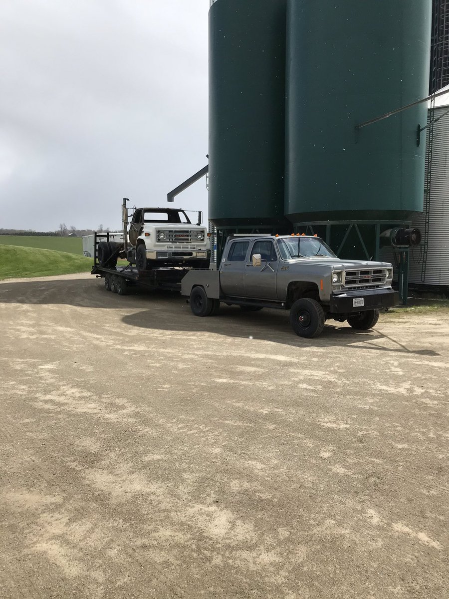 Some heavy hauling for the old girl today bringing home a parts truck #oldschool #truckthings