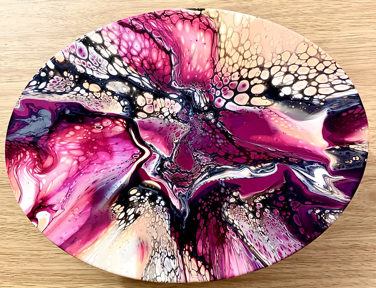 DouglasTilly's tweet photo. I was testing these colours together for the first time on a #bloom using the spinner, and I just love how they work together! All #Amsterdampaints Here's the creation video https://t.co/4FYuCoYVqc 
#sheleeartstyle #blooms #paintpouring #paintpour https://t.co/7pD1mLTV4F