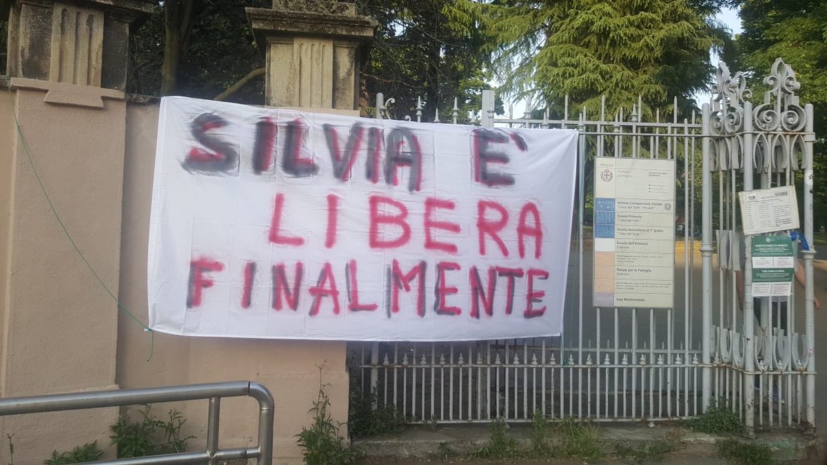 All’ingresso del Parco Trotter, la scuola elementare di #SilviaRomano 

#Silviaromanolibera