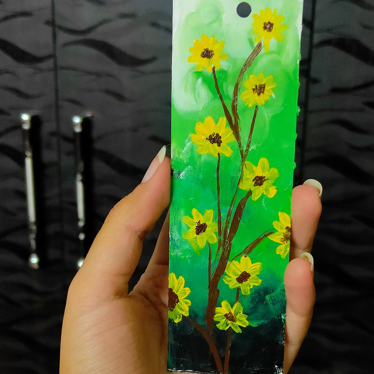 ishdooless's tweet photo. Bookmarks π
#readbooks
#bookmarks
#DIY #diybookmarks
#acrylicbookmarks
#art #painting https://t.co/D0JQHGkJwD