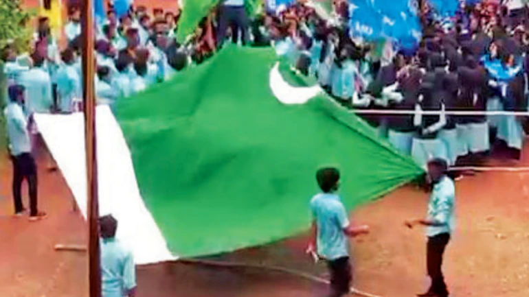 AreeshaShahid00's tweet photo. PAKISTAN FLAG HOISETED IN INDIAN OCUPIED KASHMIR #GilgitBaltistan #GilgitBaltistanisIndianterritory #khalistanday https://t.co/sNfBIKJXbw