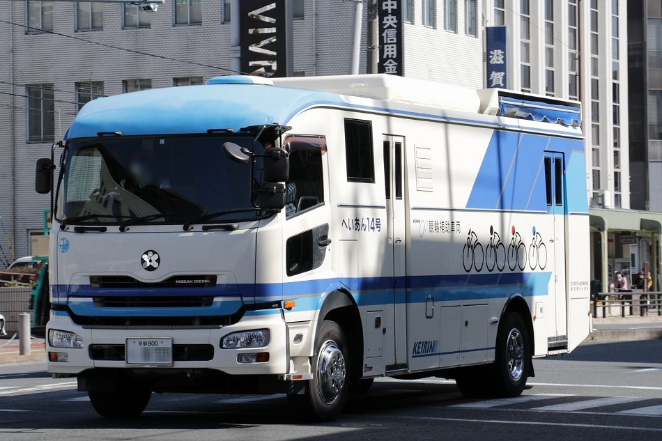 Herotrblog 北大路で見かけたクオンの検診車 前後1軸仕様の尾張車体工業製 Herotrblog 北大路で見かけたクオンの検診車 前後1軸仕様の尾張車体工業製