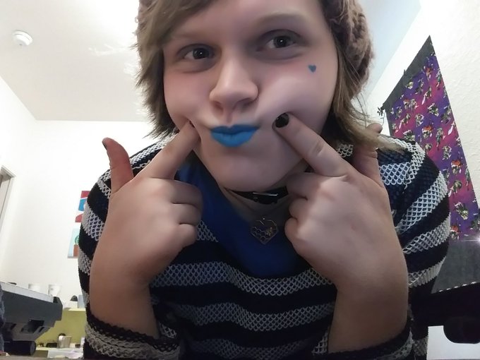 Did my makeup and nails for the first time in a long time. :D Feeling really cute, but now I'm horny~ >//~//<  #femboy #makeup #nsfw<a href="/tag/makeup"class="tags"><span>#makeup</span></a><a href="/tag/nsfw"class="tags"><span>#nsfw</span></a><a href="/tag/femboy"class="tags"><span>#femboy</span></a>