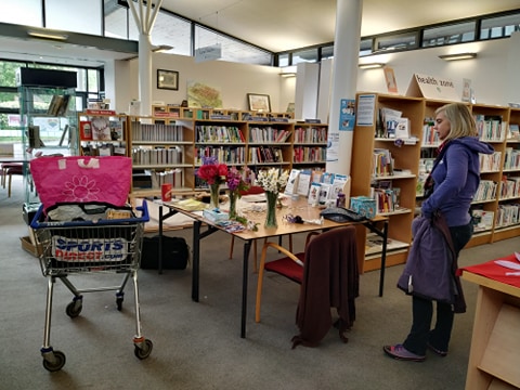 LudlowLibrary's tweet photo. Tues 14th May 10:30 watch our 1st "A trip down Memory Lane" video on our Facebook page- inspired by our collection of Pictures to Share books+Memory Bags- which can be borrowed. @picturestoshare @AlzheimersSoc @STW_DAA @AlzSocWMidlands @ShropLibraries 🌻🌼💐🌹 https://t.co/tDrAcDbhjf