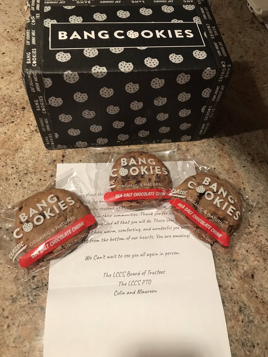 curriculumcross's tweet photo. Even in the middle of a pandemic, our school found a way to show us their appreciation. ❤️👏 @MsG_LCCS Thanks @Mrcolinhogan ,  @mrex217 , PTO, and the Board of Trustees #TeacherAppreciationWeek #lccs #bangcookies https://t.co/kSjCMudmO7