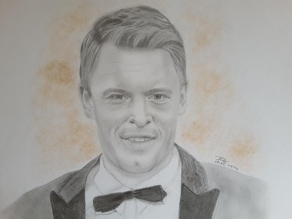 mandocrasy's tweet photo. For all fans of my #favoriteagent #donaldressler the #drawing of #diegoklattenhoff is finished. #TheBlacklist #pencildrawing #pencilart #portraitdrawing https://t.co/aJnoeerhNZ