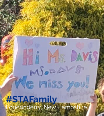 RideSTBus's tweet photo. Delivering homework assignments, smiles and well wishes in Londonderry, New Hampshire!
#STAFamily #SchoolBusDriver #SchoolBusHero #Community #Partnership #SchoolTransportation #StudentTransportation #PupilTransportation https://t.co/F5xh4wEa66