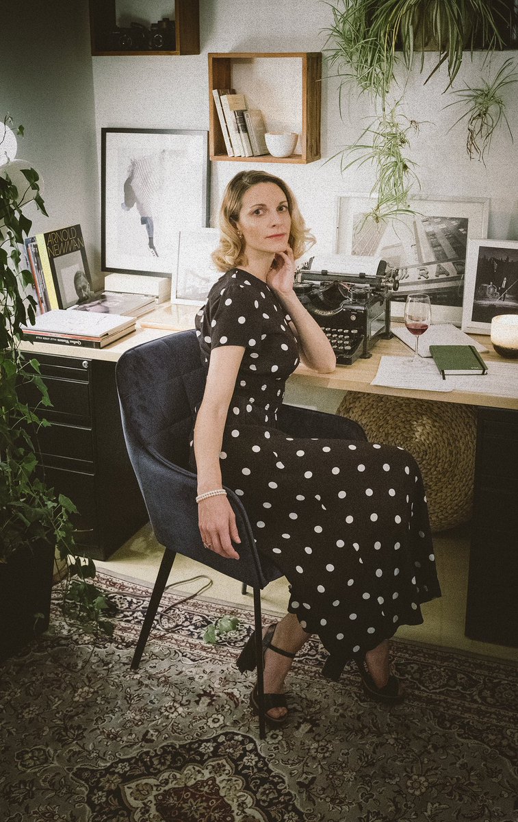shoot_pierre's tweet photo. #CadrerLeQuotidien @MuseeMcCord Stay home / Restez chez vous
Photographies : Pierre Manning
Maquillage coiffure : Charlie Manning
Direction artistique et rédaction : Emilie Fanning
En fin de session : Beatrice Manning https://t.co/RV2YJQVH0R