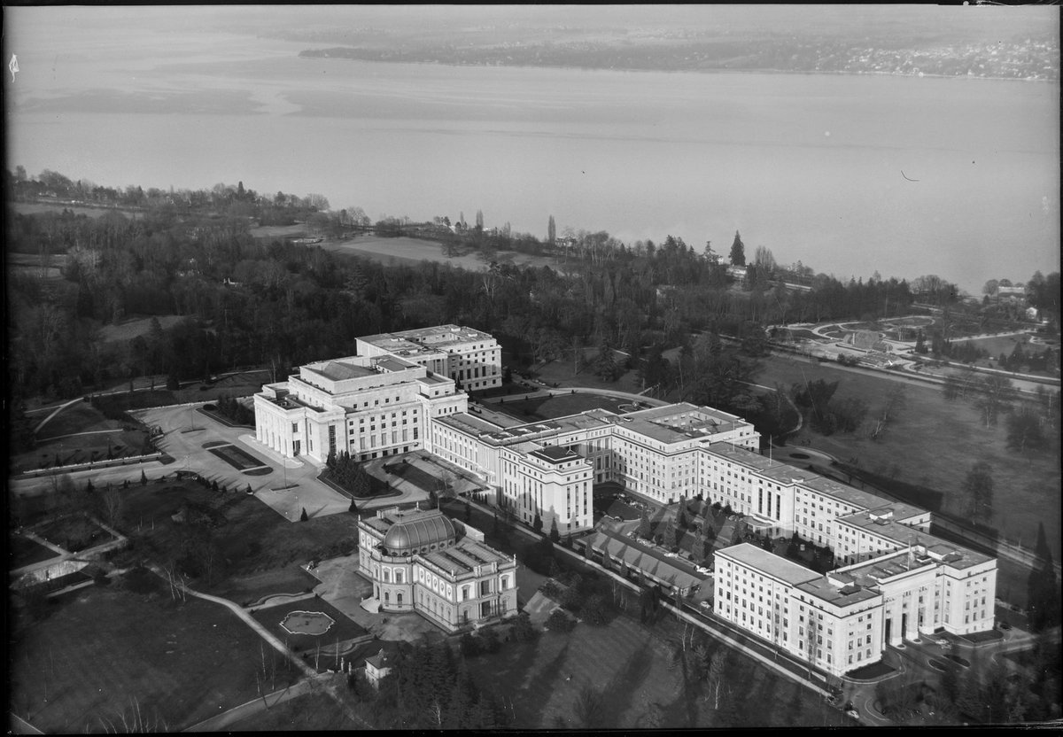 Sinon, de l'autre côté de l'Atlantique, il faut trouver un lieu d'installation, l'exposition devant se tenir au Palais des Nations (ex-SDN).C'est classe, avec plein de salles et de marbre, mais moyennement adapté à un réacteur nucléaire.