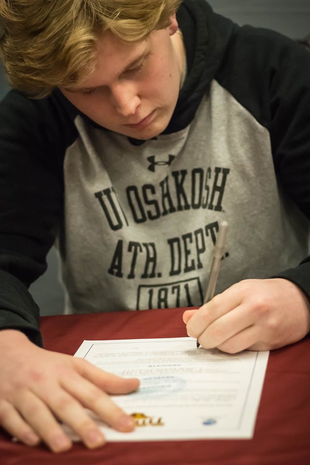 LaFLancersFB's tweet photo. Lancer FB Senior Spotlight LB #50 Mason Saunders was as 3-year starter for us. As a Jr was All-City &amp; 2nd Team All Conference.  Sadly Sr. yr was cut short to injury but his love for 🏈 and his teammates never wavered.  Off to UW-0 to play next year. Way2Go Mason!  #LancerPride https://t.co/RVfs0rq8Dy