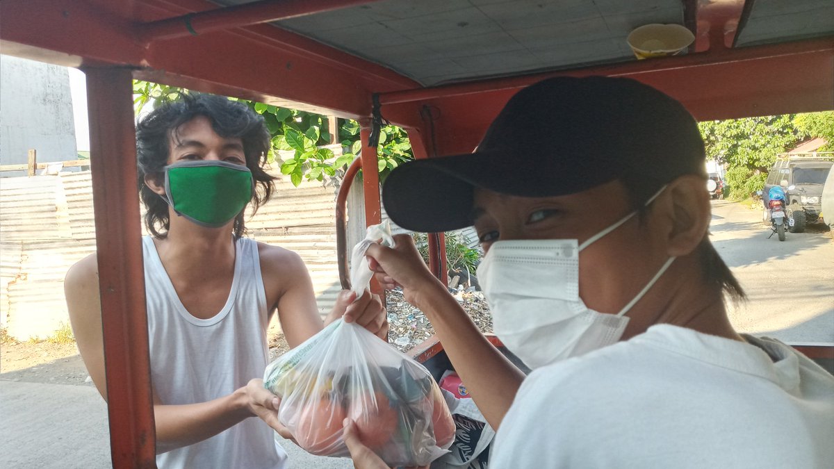stpbuplb's tweet photo. ππ Ponkan kayo diyan! ππ
Simula kahapon ay nakapagbigay tayo ng CURE Bags na may instant food, hygiene kit, alcohol, at ponkan sa ating mga kapwa Iskolar ng Bayan! Nais naming pasalamatan ang ating mga donors na patuloy ang suporta sa ating relief ops.
#TaskForceCURE https://t.co/49JuDoNb6Y