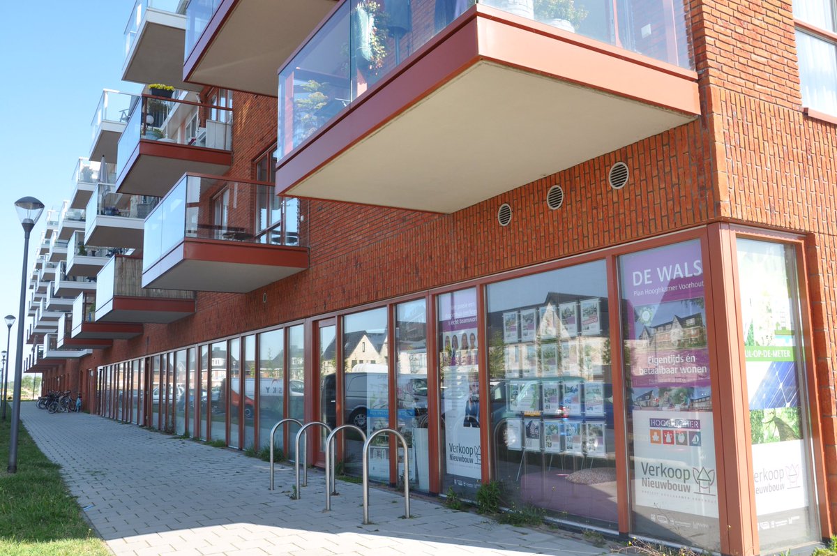Het gezondheidscentrum op de begane grond van appartementencomplex Hart van Hooghkamer in Voorhout is bijna gereed. We leggen de laatste hand aan het schilderwerk, de vloeren en de installaties. Bijna klaar voor de oplevering! #doorbouwers