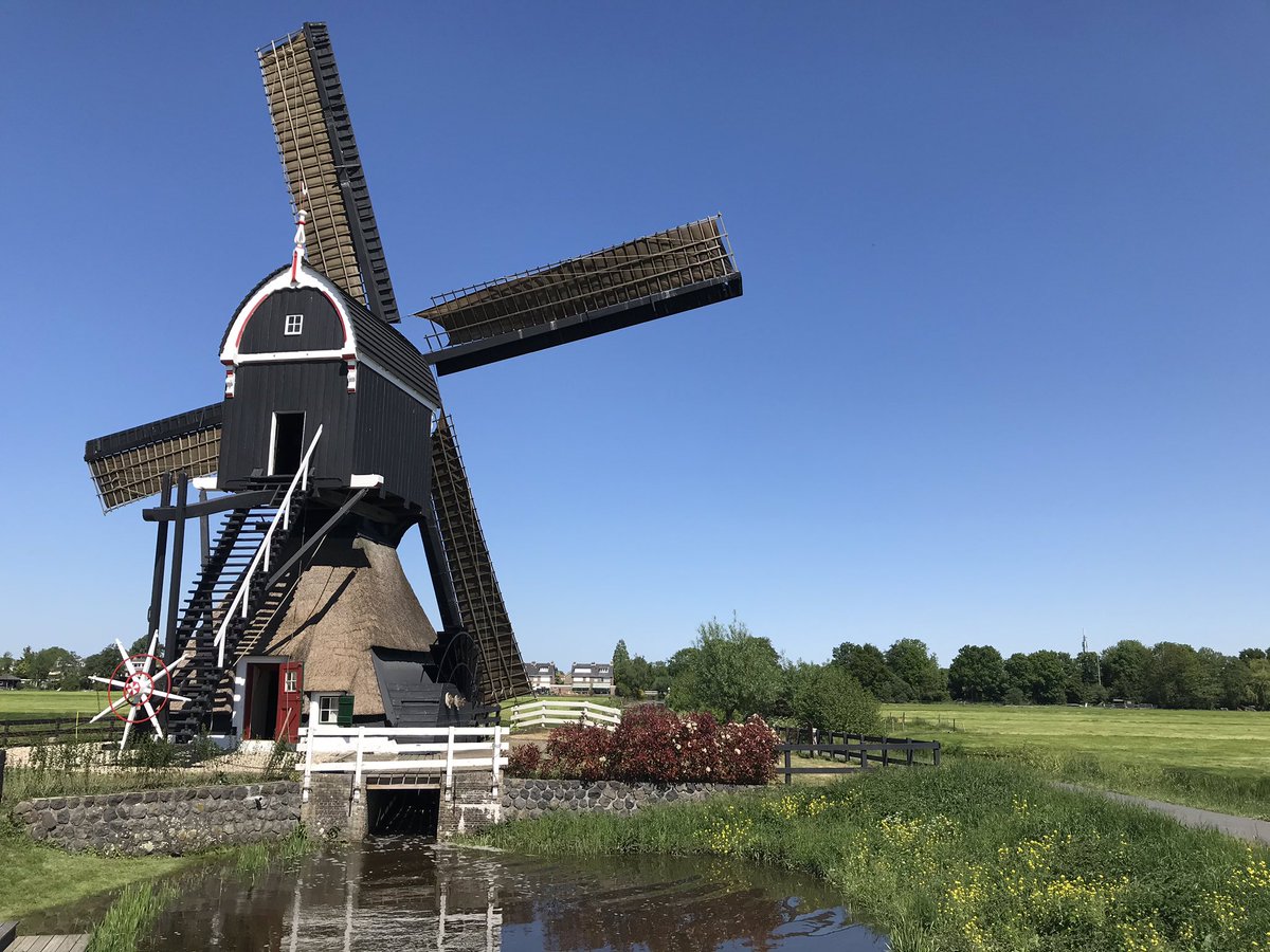 amkorevaar's tweet photo. Vandaag helaas geen #NationaleMolendag, maar gelukkig is er wel wind en kunnen we malen op de Kleine Tiendwegmolen. @DeMolens https://t.co/MBYjOXIocY